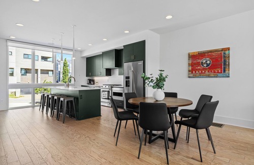 Nashville House | Downtown Luxury Close to All Attractions, Rooftop w Skyline Views, 2 Car Garage