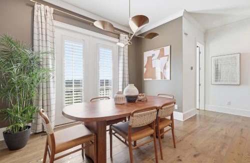 Hitch Village - Fred Wessels Homes House | Downtown Riverfront Luxury, Steps to River Street