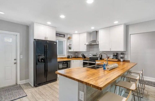 Central Sarasota House | Downtown Sarasota Bayview Bungalow. Ideal location to area wide attractions