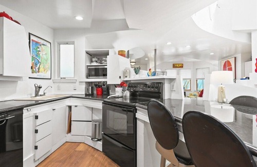 Savannah Victorian District House | Downtown Savannah - Walk to Forsyth - 30 Days Plus
