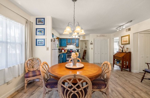 Cedar Key Cottage | Downtown * Walkable * Outdoor Living * 20% weekly & 30% monthly disounts