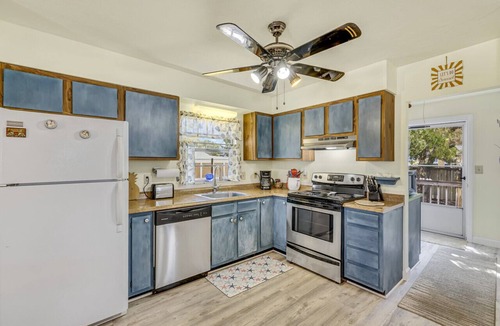 Cedar Key Cottage | Downtown * Walkable * Outdoor Living * 20% weekly & 30% monthly disounts