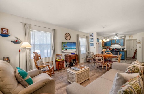 Cedar Key Cottage | Downtown * Walkable * Outdoor Living * 20% weekly & 30% monthly disounts