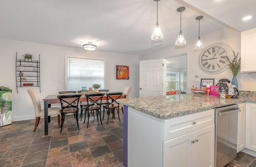 Holly Hill House | Dragonfly Landing: Close to Everything