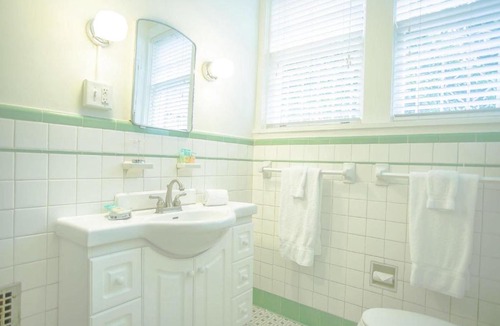 Thomas Square Apartment | Drayton Place One Bedroom by Lucky Savannah