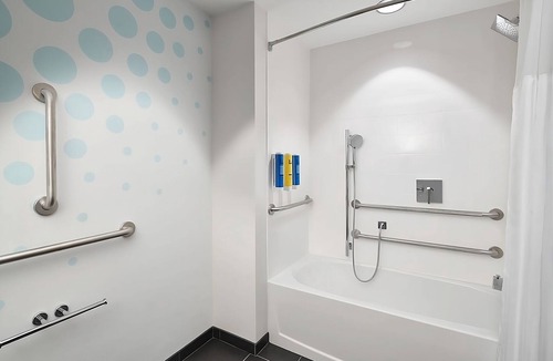 Dania Beach Hotel | Dream Family Vacation! 2 Spacious Units, Walk to Frost Park and Cozy Cove Marina