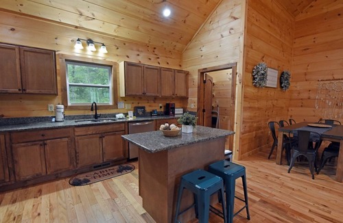 Copperhill House | Dream Hideaway Cabin Rental 4br/2ba, hot tub, wifi, pool table