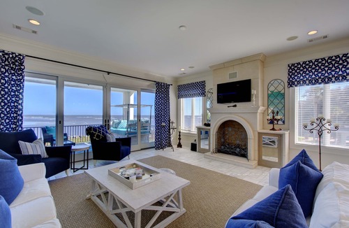 East Beach House | Dream Luxury Beach House with amazing oceanfront views and private pool