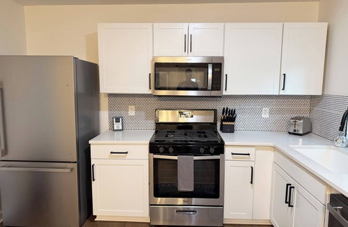 Bunkers Cove Apartment | Dreamer - 2BR hideaway near downtown & bay
