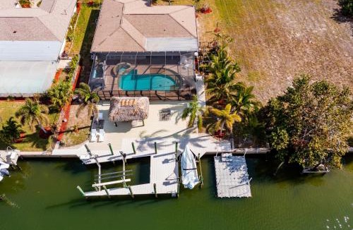 Isles of Capri House | Dreamers Hideaway I Waterfront I Direct Access