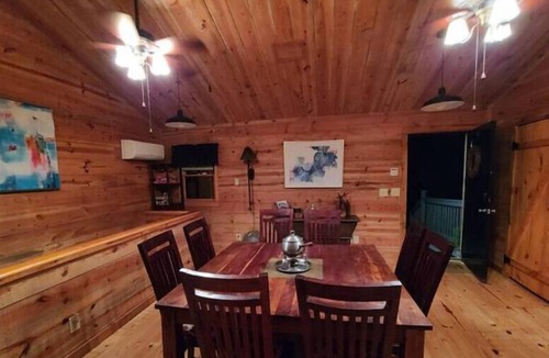 Saluda Cabin | Dreamy log cabin off a country road, short hike to waterfalls. Pet friendly.
