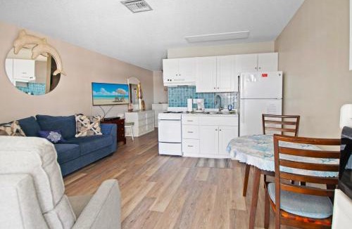 Isles of Capri Apartment | Driftwood Landing 15