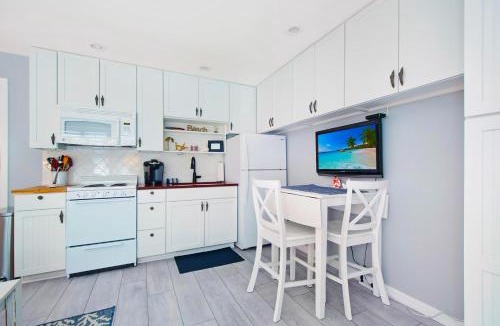 Isles of Capri Apartment | Driftwood Landing 8