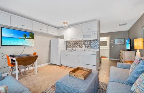 Isles of Capri Apartment | Driftwood Landing 9