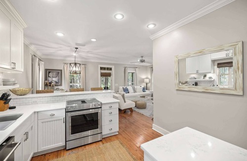 Seacrest House | Driftwood Place Cottage with Heated Pool & Bikes
