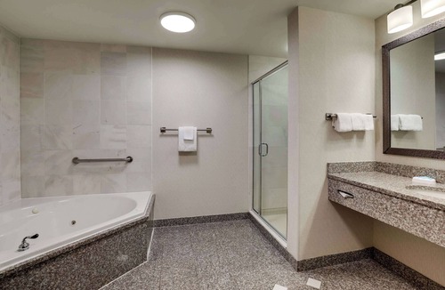 Paw Creek Hotel | Drury Inn & Suites Charlotte Northlake