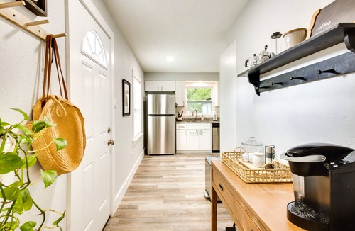 Winter Garden Cottage | Dtwn Winter Garden Home: 12 Mi to Disney!