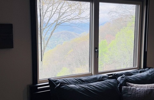 Tuckasegee Cabin | Dual Peaks Gem $1M Sharp Views/HOT TUB & WiFi