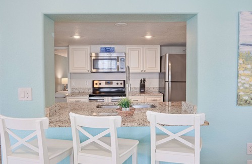 Bradenton Beach House | Duplex near beach with heated pool, grill, washer/dryer, patio, AC
