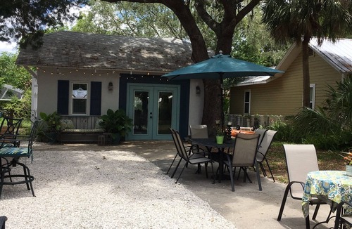 Ozona House | Dwntwn Ozona Bungalow! Dog friendly! 2 blocks to Pinellas Trail, brewery, eats!