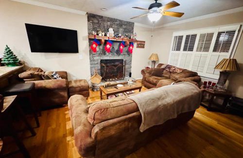Eagle Mountain House | Eagle Mountain River Retreat
