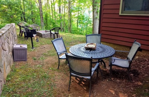 Maggie Valley Cabin | Eagles Nest Cottage- Pet Friendly with amazing views