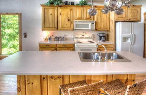 Helen Cabin | Eagles View- Mount Yonah Cabin, Stunning Mtn Views, Pool Table and Fireplace