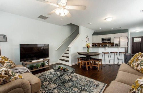 Edgewood House | East Atlanta 3BR | Walk to Train, Fast Access to Mercedes-Benz Stadium