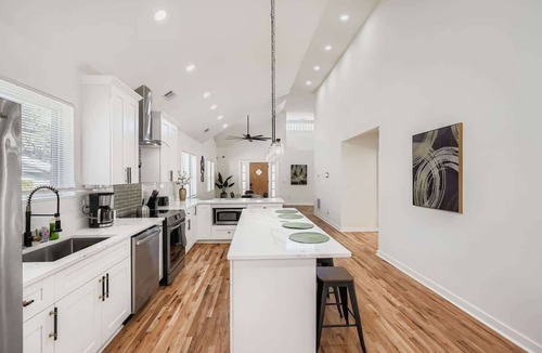 East Atlanta House | East Atlanta Village Retreat | Spacious 5 Bedroom
