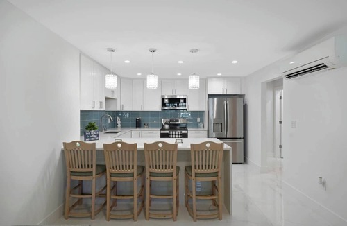 Melaleuca Gardens Apartment | East Beach Apart by PMI unit 2