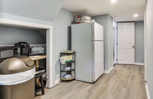 Elizabeth Apartment | Easy Access to NYC & Newark Airport! Apt w/Pool
