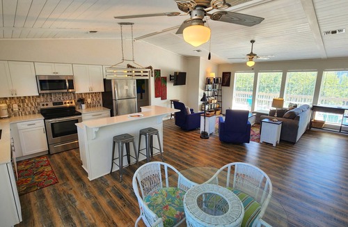 St. George Island Cottage | Easy Beach Access - 2 FREE BIKE RENTALS INCLUDED WITH YOUR STAY!