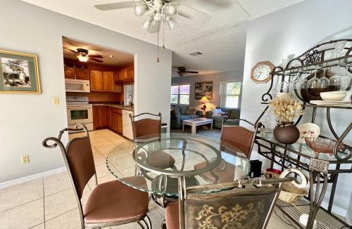 Park Lake Estates House | Easy BNB Close to Beaches, Billiard,Ping-Pong Table, Lanai, Fire Pit, BBQ, Patio, Back Yard