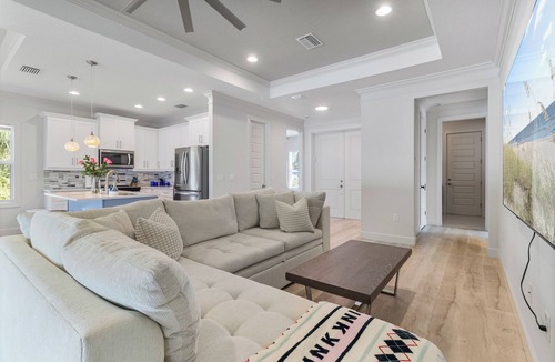 North Port House | "Easy Escape" to Mineral Spring Florida 3 bedroom 2 bath sleeps 8 people
