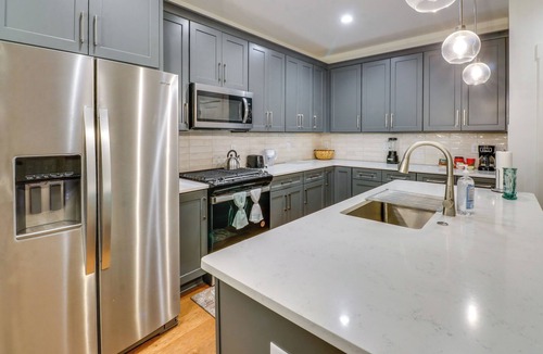 Decatur House | Easy I-20 Access: Family Escape w/Deck in Decatur