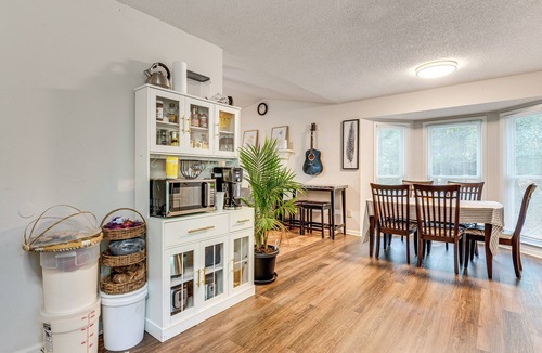 Douglasville Cottage | Easy I-20 Access to Atl: Suburban Retreat w/Yard
