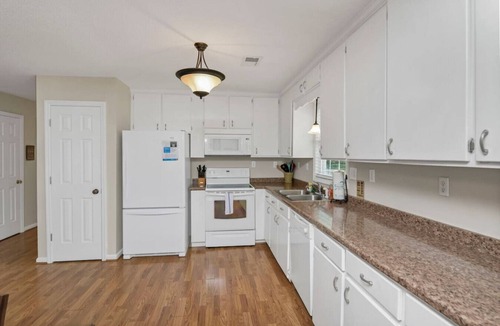 Prosperity House | Easy Lake Living - Sleeps 8