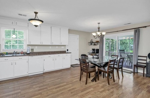 Prosperity House | Easy Lake Living - Sleeps 8