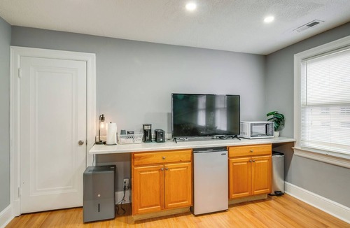 Silver Spring Apartment | Easy Metro Access: WFH-Friendly Apt 7 Mi to DC!