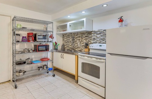 Guttenberg House | Easy NYC Commute: Getaway Near MetLife Stadium!