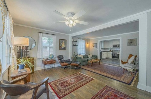Athens House | Eclectic Inn Downtown - 2 miles to Sanford Stadium