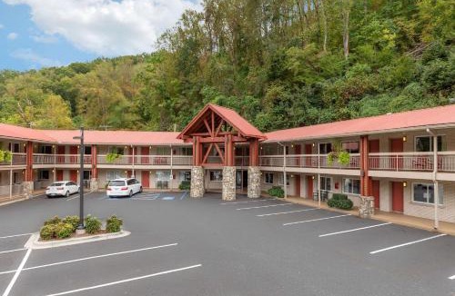 Cherokee Cabin | Econo Lodge Cherokee Near Island Park