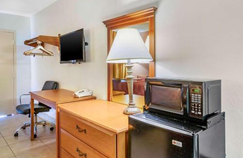 Fort Myers Cabin | Econo Lodge Fort Myers North