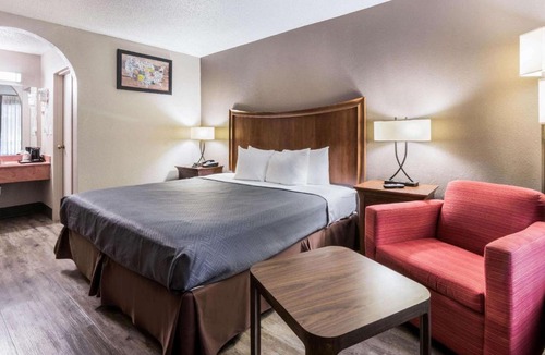 Gainesville Hotel | Econo Lodge Gainesville Downtown Area