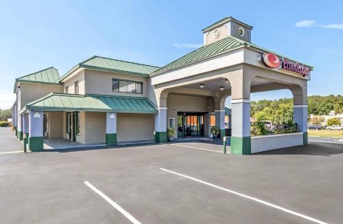 Goose Creek Cabin | Econo Lodge Goose Creek - Charleston North