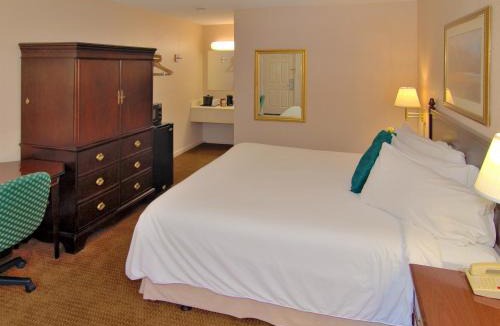 Columbus Hotel | Econo Lodge Inn & Suites Columbus near Fort Benning