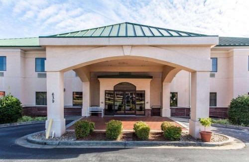 Marietta Hotel | Econo Lodge Inn & Suites Marietta near Dobbins ARB