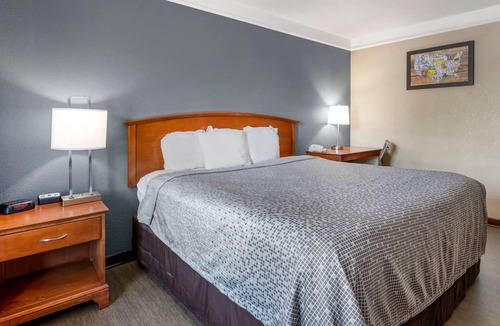 Knoxville Hotel | Econo Lodge Knoxville North