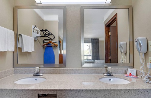 Knoxville Hotel | Econo Lodge Knoxville North