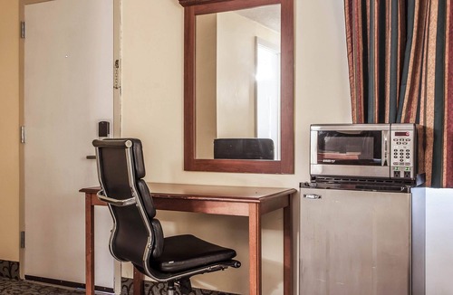 Newton Hotel | Econo Lodge Newton